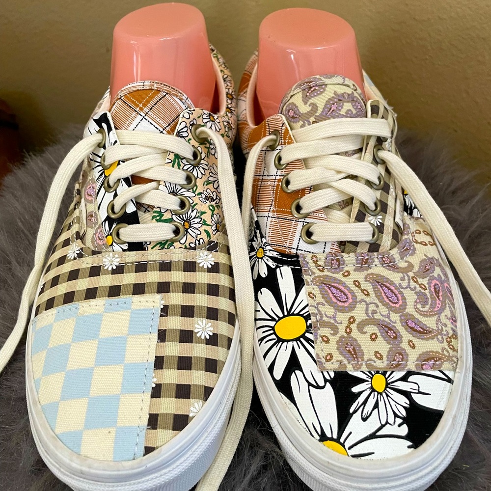 Women RareVans Size 10